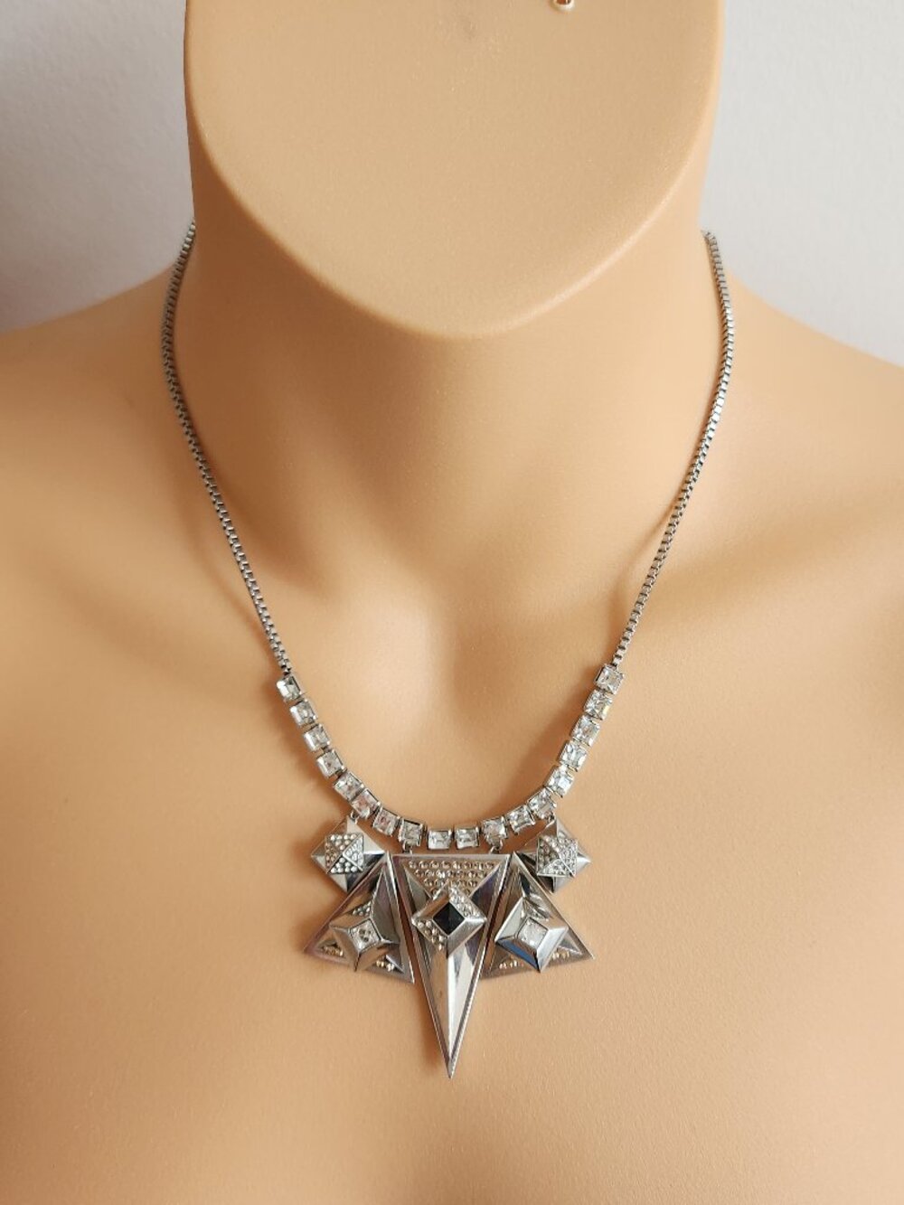SWAROVSKI RARE SILVER -TONE GEOMATRIC CRYSTAL STATEMENT NECKLACE LIMITED EDITION